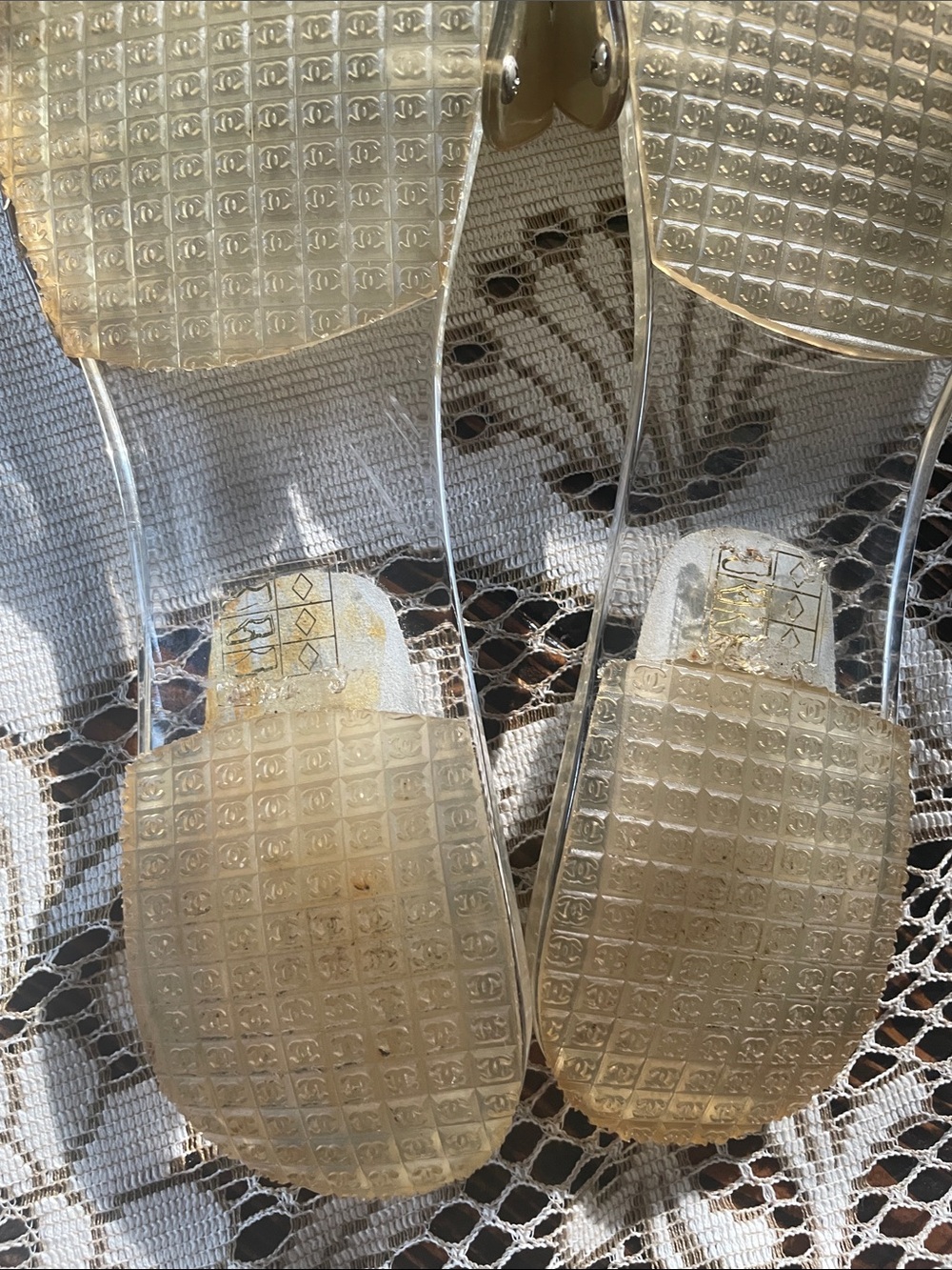 CHANEL Translucent Tan and Clear Interlocking CC Jelly Slide Sandals - Picture 7 of 9